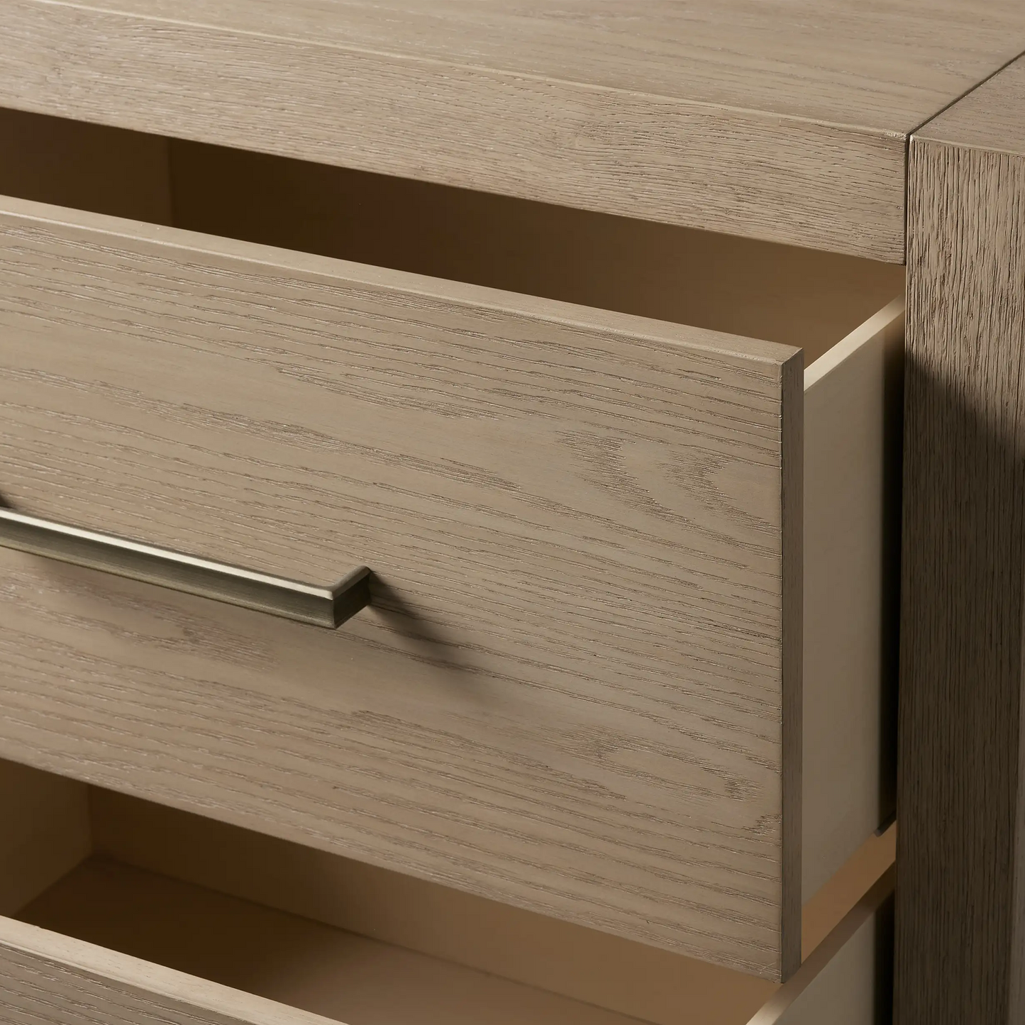 Ludwig Closed Nightstand